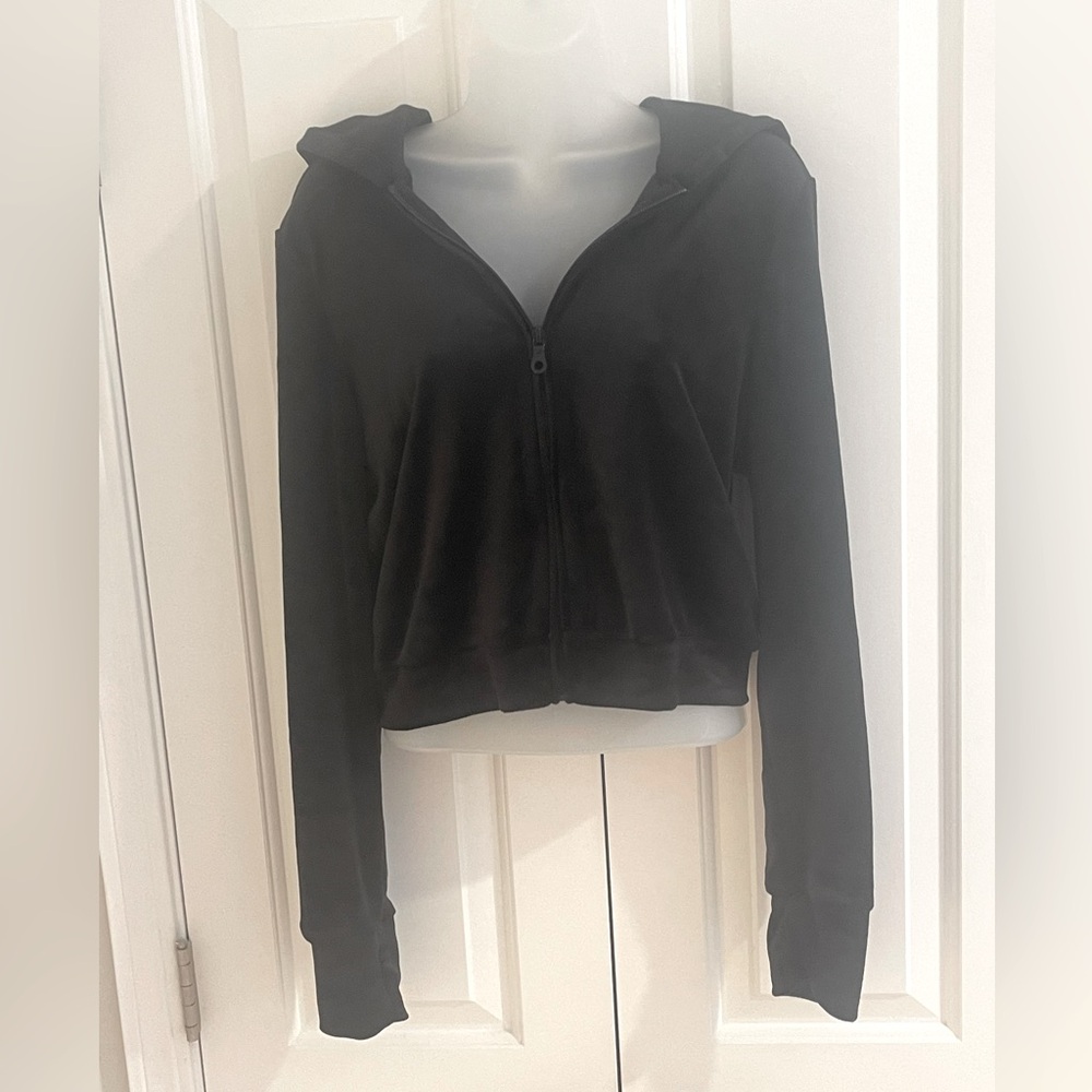 Arie zip up cropped hoodie, size large, black.